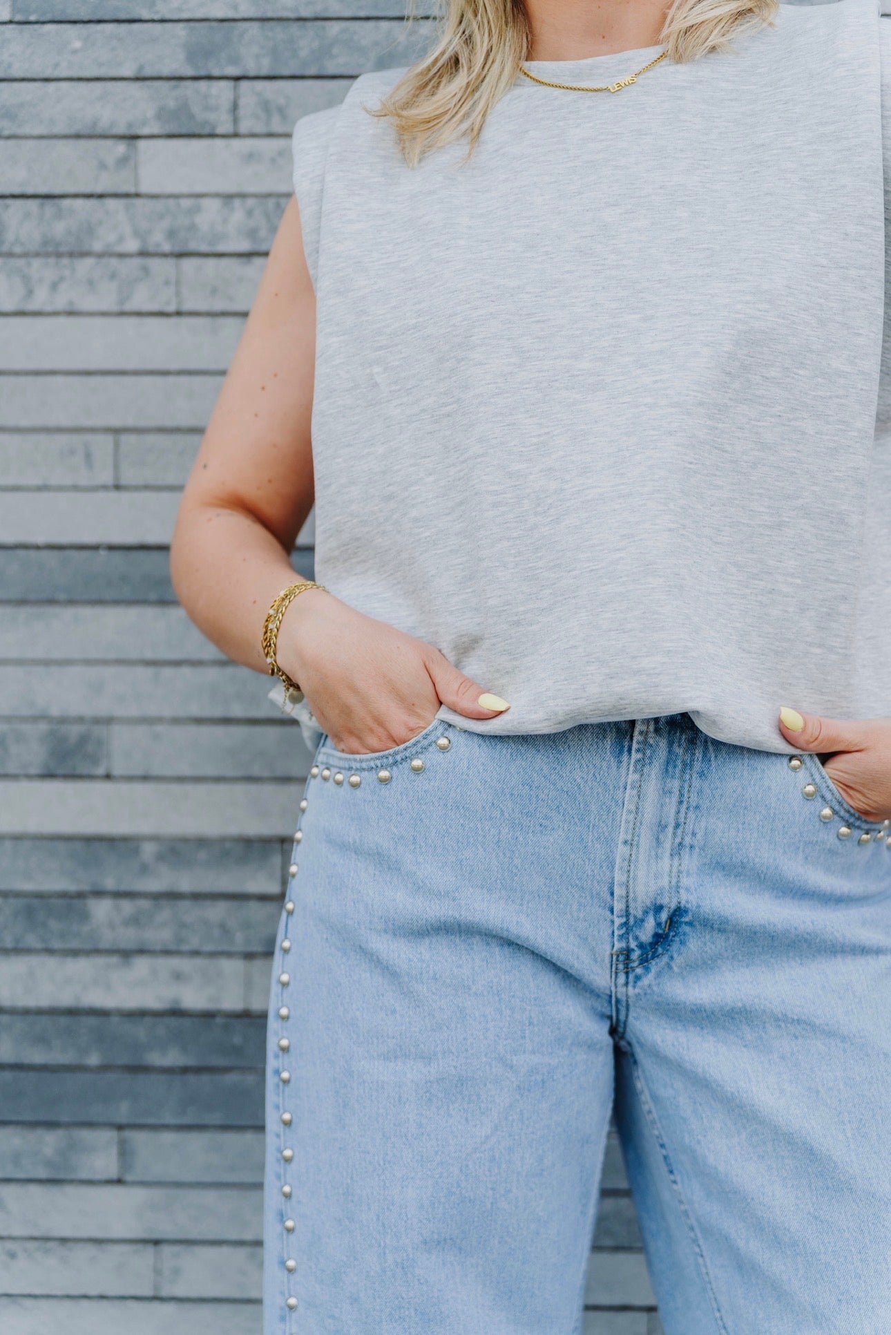 Top padded shoulders grey