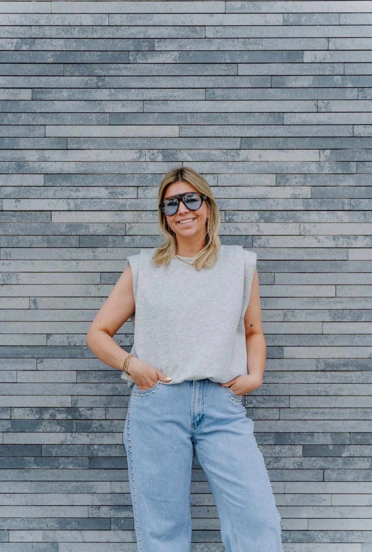 Top padded shoulders grey